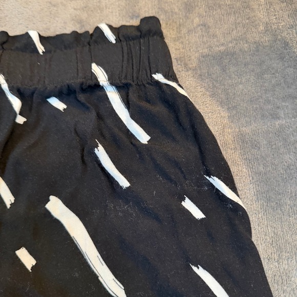 LOFT Black White Brushstroke Paperbag Waist Tie Front Shorts Womens XS - Picture 4 of 11